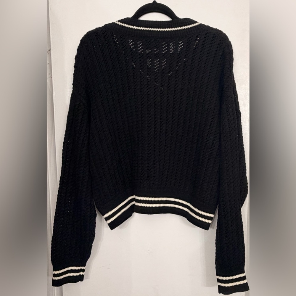 Tuckernuck Irene Cropped V-Neck Sweater Black & White Trim Size Medium - Picture 3 of 8